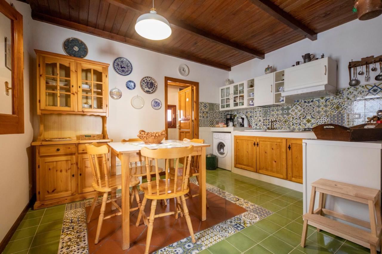 Familyholidays La Finestra Di Fronte Cefalu Exterior photo