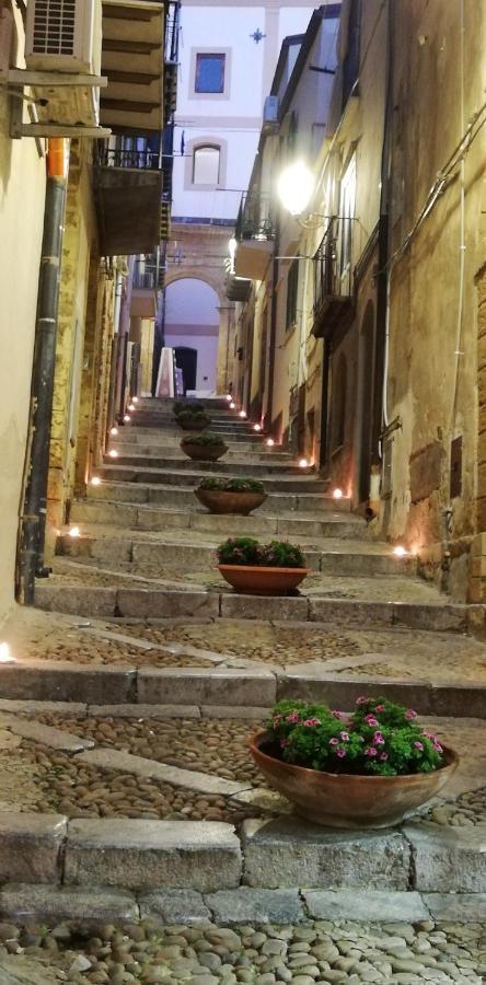 Familyholidays La Finestra Di Fronte Cefalu Exterior photo