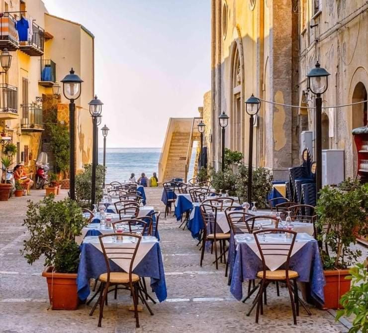 Familyholidays La Finestra Di Fronte Cefalu Exterior photo