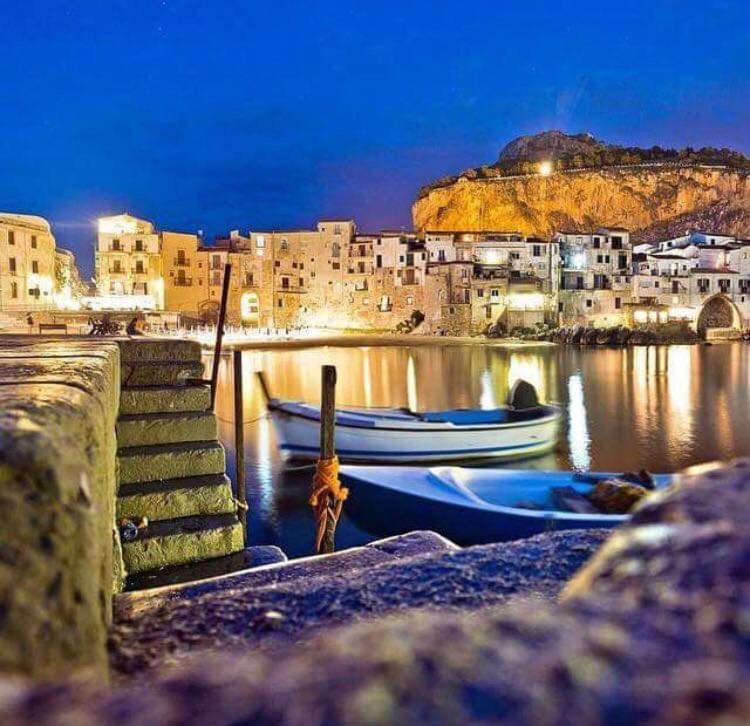 Familyholidays La Finestra Di Fronte Cefalu Exterior photo
